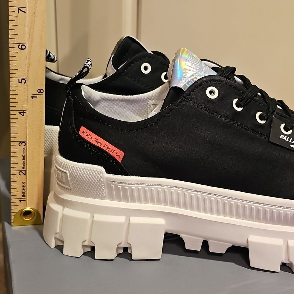 Palladium Revolt LO TX Sneakers in Black and Marshmallow - Picture 9 of 11